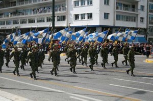 Πρωτοφανείς αποδοκιμασίες με..αυγά σε βάρος των επισήμων στο Ηράκλειο!