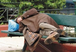62χρονος άστεγος νεκρός σε παγκάκι