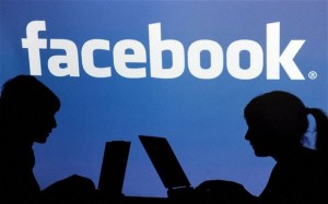 Δασκάλα «ψάρευε» ανηλίκους μέσω Facebook!