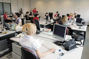 Φρένο σε πριμ και προαγωγές έως το 2015