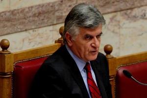 Πετσάλνικος: «Δεν βρέθηκαν βουλευτές με λεφτά στο εξωτερικό»
