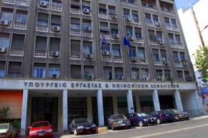 Περισσότερες από 200.000 παράνομες παροχές και συντάξεις