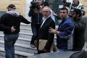 Κρητικοί έστειλαν δέματα με τρόφιμα στον Ακη