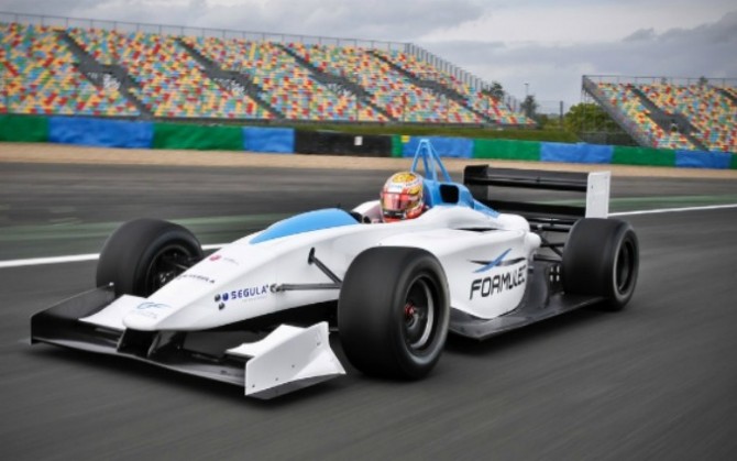 Άδεια για Formula 1 με ηλεκτροκίνητα μονοθέσια