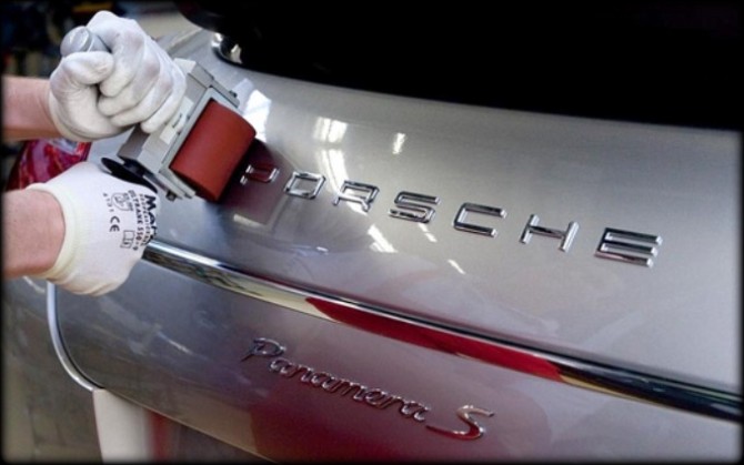 Σε ποια χώρα οι πλούσιοι αγοράζουν 10 Porsche την ημέρα;