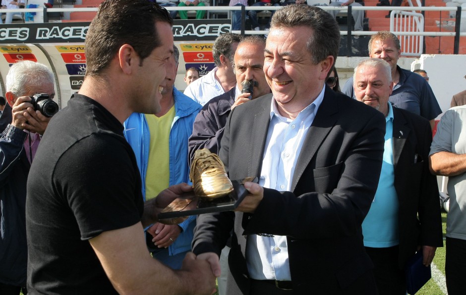 Χρυσό παπούτσι σε… Ποτηράκη!