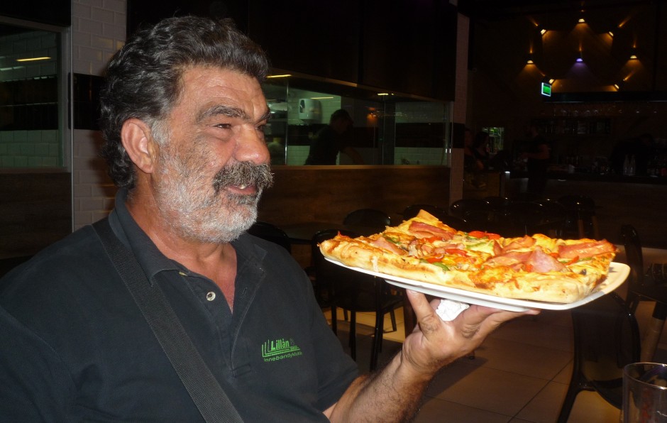 Με τη πίτσα την ωραία και ο Πετράν μας!!!