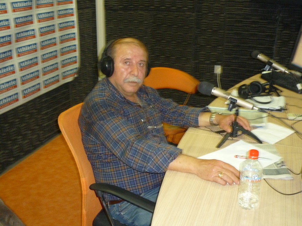 Περιμένετε… γιατί μιλάω στο ραδιόφωνο παρακαλώ!