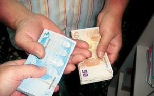 Ποδοσφαιριστής…. πλήρωσε τον πρόεδρο!