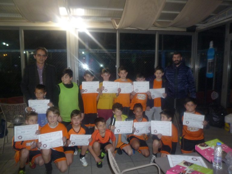 Βραδιά μπάρμπεκιου και επαίνων στα Καμίνια!