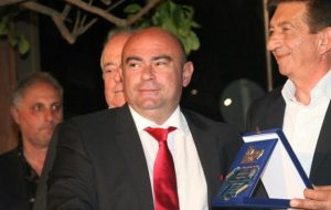 Αγάπη… διαρκείας του προέδρου της Δαμάστας!