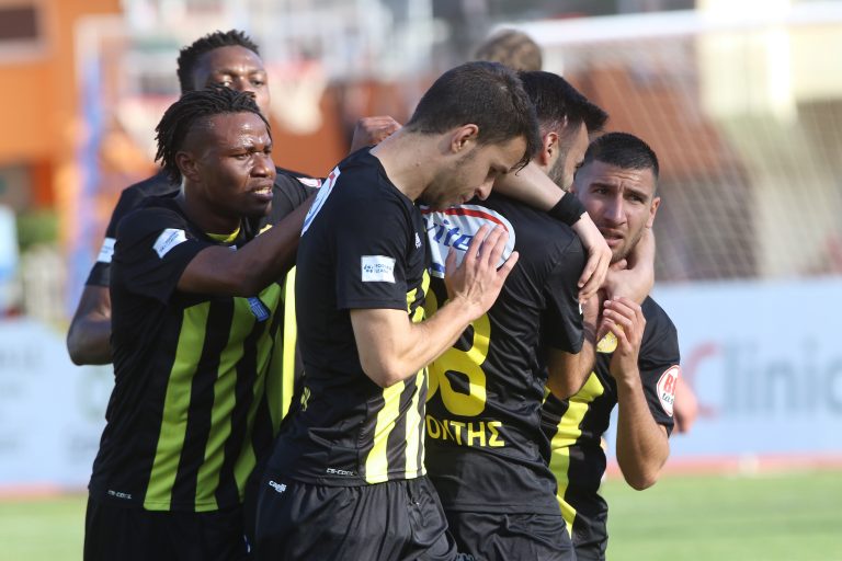 Κερδίζει και… βλέπει Super League
