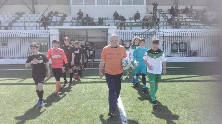Αφήστε τα παιδιά να παίζουν ποδόσφαιρο…