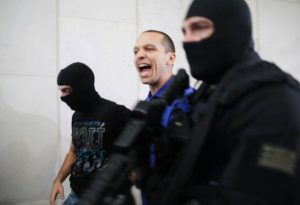 Η μεγάλη νίκη: Η Χρυσή Αυγή στα σκουπίδια