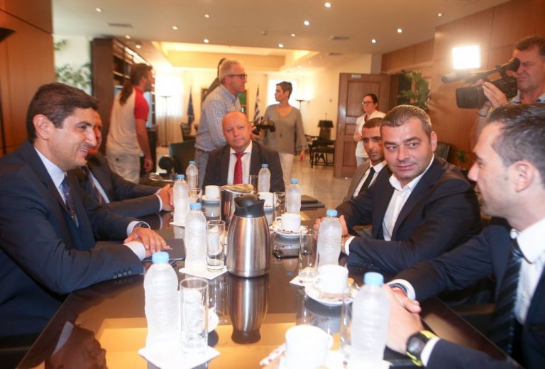 Συνάντηση με Αυγενάκη με γεμάτη ατζέντα