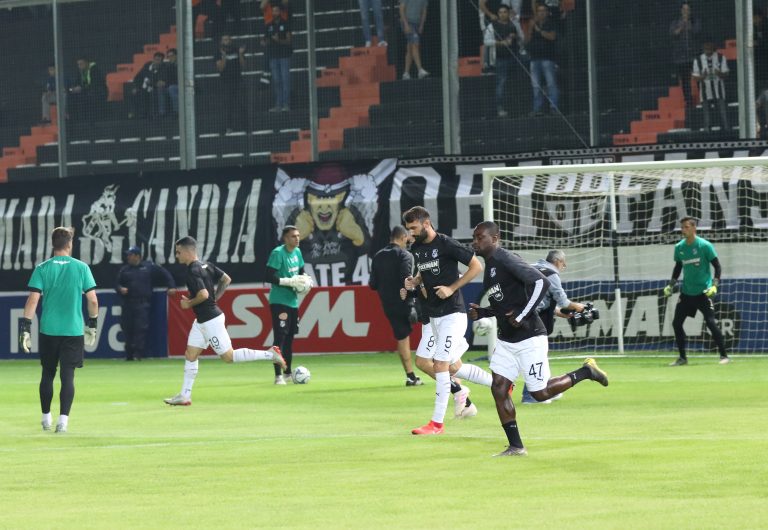 Aνεβάζει στροφές