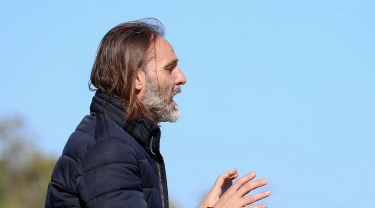 Σεμνά και ταπεινά και με το… σπαθί του