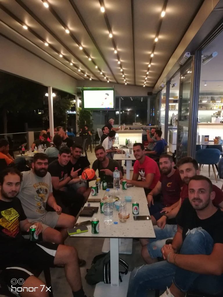 Κόρνερ…δώρο…και μπύρα με…Crown!!!