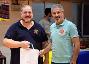 Pics | Αντί για λάβαρα αντάλλαξαν βιβλία!