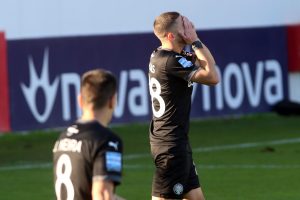 Μαζεύει τα… κομμάτια του και κοιτάζει την ΑΕΛ