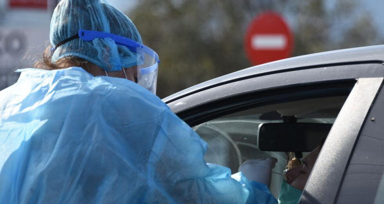 Rapid tests μέσα από αυτοκίνητο στο Γάζι