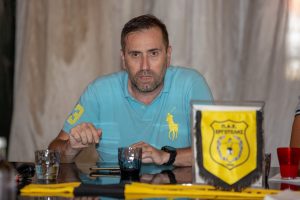 Γιώργο σήκω φύγε από την Superleague 2 – δεν έχεις σχέση με τυπάκια σαν τον Λεουτσάκο!