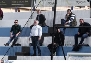Pics | Πανηγύρισε στα κάγκελα ο Κομπότης για το μεγάλο διπλό στην Νίκαια!