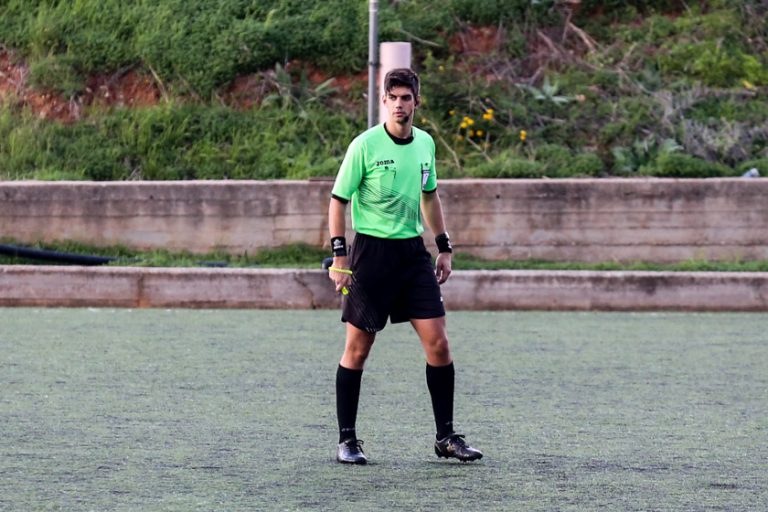 Ο Τρίγκας στο ντέρμπι τίτλου