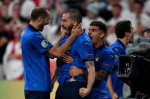 Ιταλία – Αγγλία 3-2 πεν. (1-1 κ.α.): Mamma mia Ντονά-Κούπα