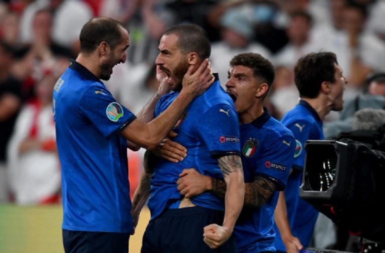 Ιταλία – Αγγλία 3-2 πεν. (1-1 κ.α.): Mamma mia Ντονά-Κούπα