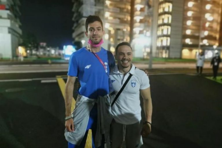 Videos | Αποθέωσαν Τεντόγλου και Πετρούνια στο Ολυμπιακό Χωριό!