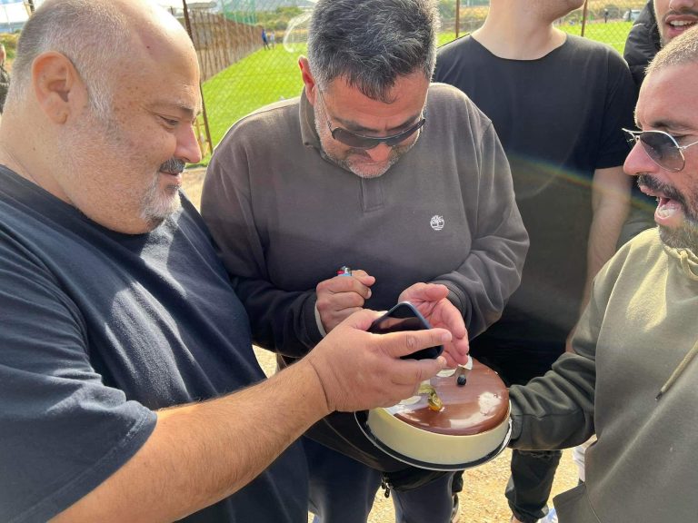 Η τούρτα έκπληξη του Πόρου στον Πρόεδρο Γιάννη Ασσαργιωτάκη!