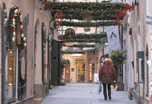 Κορονoϊός – Στις 11:30 ανακοινώνονται τα νέα μέτρα για την πανδημία