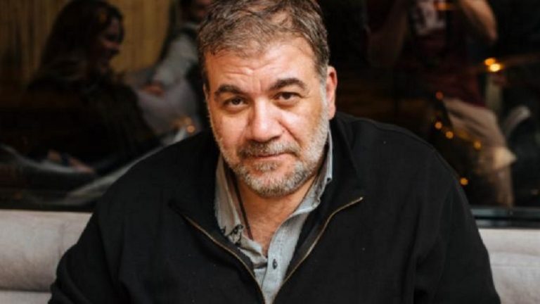 Ο Δημήτρης Σταρόβας εξομολογείται – «Δεν τον γνώρισα ποτέ, εξαφανίστηκε πριν γεννηθώ»