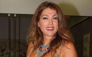Εσύ είδες την Κλέλια Ρενέση ντυμένη Αγιοβασιλίτσα