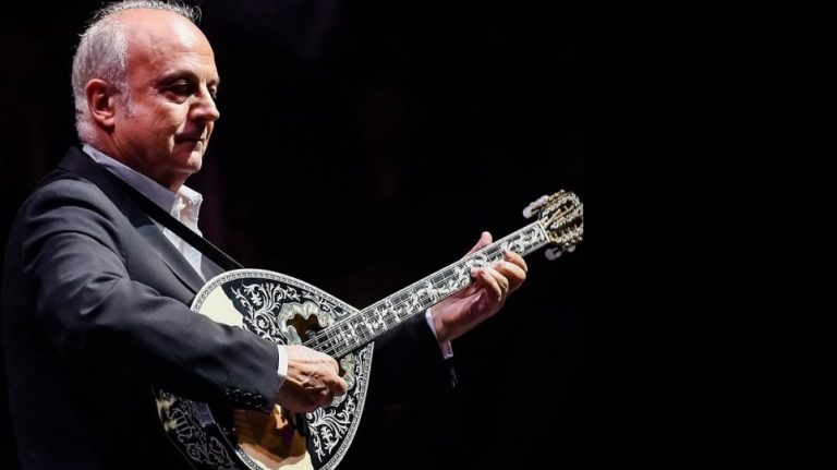 To Σπίτι με το MEGA υποδέχεται τον Θανάση Πολυκανδριώτη σε μια βραδιά γεμάτη μπουζούκι
