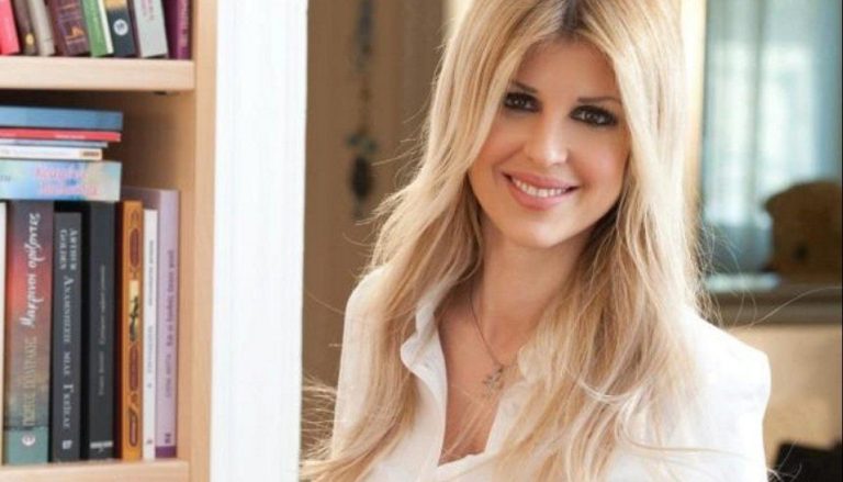 Απίστευτη ομοιότητα! Θα πάθετε πλάκα με την αδελφή της Έλενας Ράπτη – Σαν δύο σταγόνες νερό