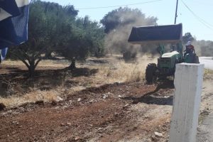 Pics | Καθαρίστηκε ο περιβάλλων χώρος του γηπέδου της Τυλίσου
