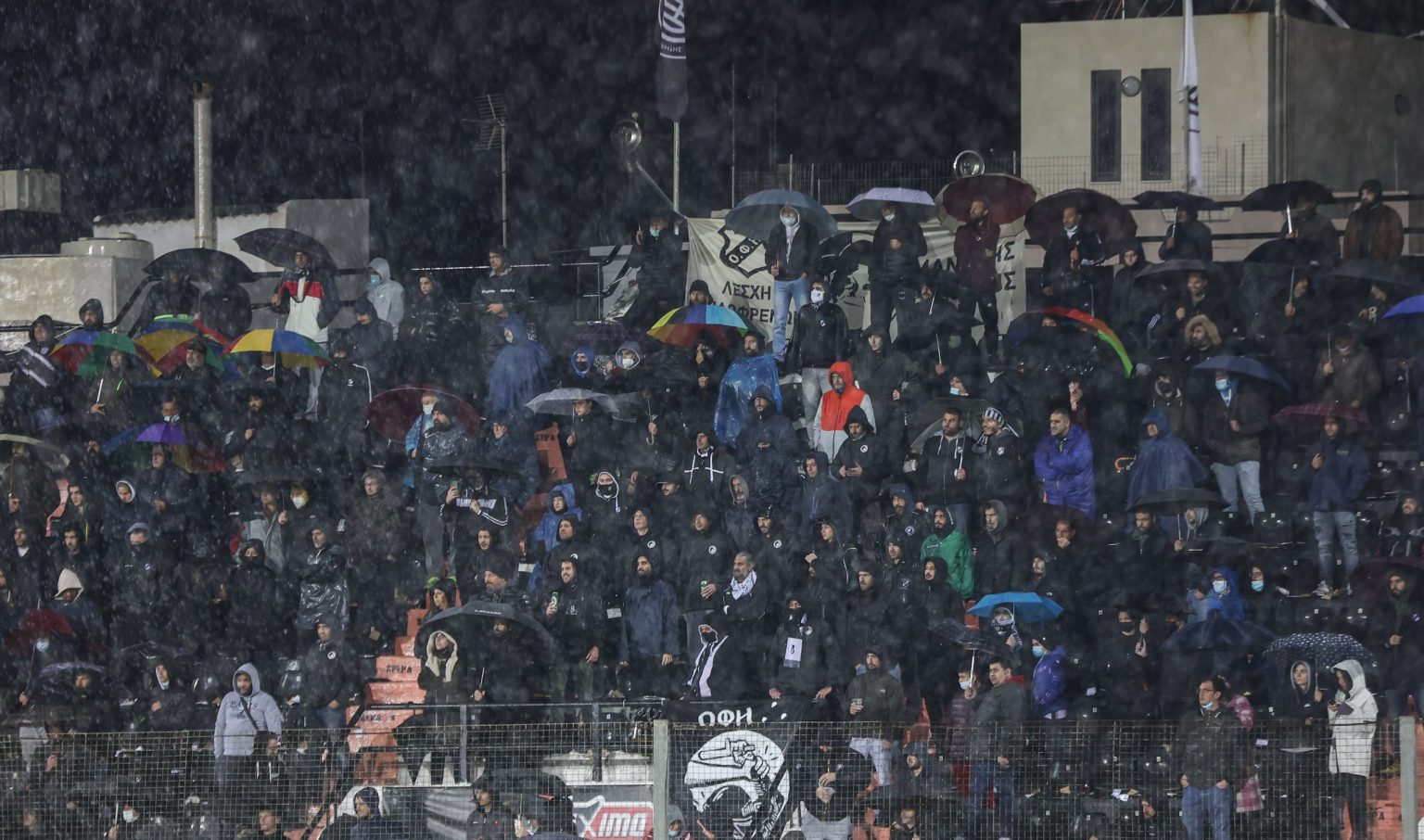 Mετράει παρόντες και απόντες…