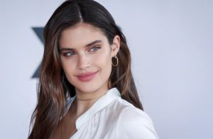 Σάρα Σαμπάιο: Τα ανύπαρκτα εσώρουχα προκαλούν… εγκεφαλικά!