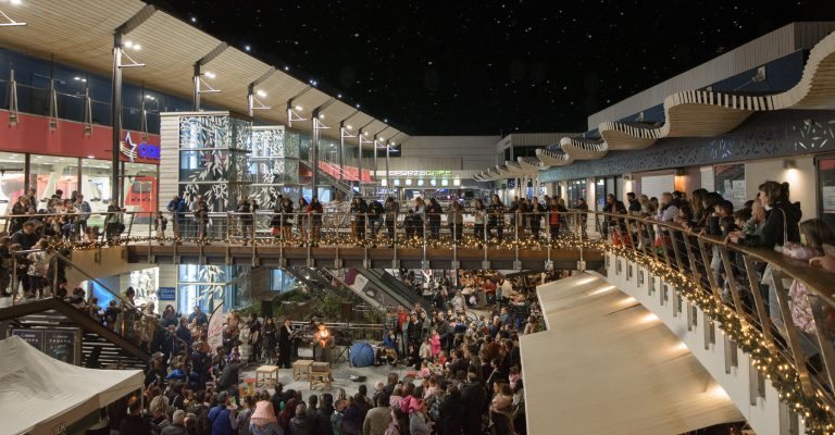 TALOS PLAZA: Επιστρέφει δυναμικά – Μοναδικό θέαμα με τη φωταγώγηση του δέντρου!