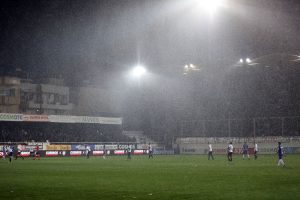 Απότομη προσγείωση στην βροχή…