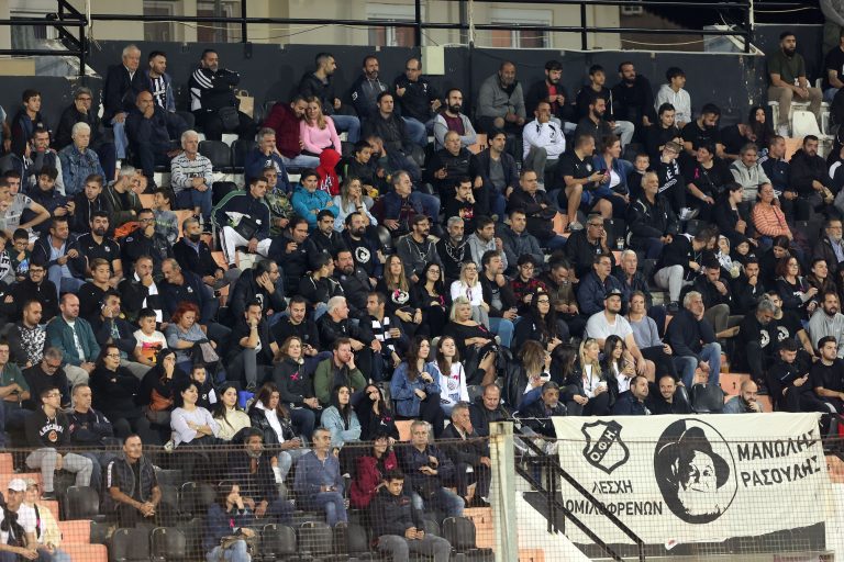 Έχει “ζεστάνει” τον κόσμο του και τον περιμένει στο ματς με τον Αρη