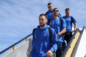 Pics | ‘Εφτασε στην Πορτογαλία για το παιχνίδι με το Γιβραλτάρ η Εθνική Ελλάδας