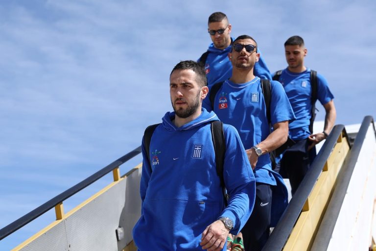 Pics | ‘Εφτασε στην Πορτογαλία για το παιχνίδι με το Γιβραλτάρ η Εθνική Ελλάδας