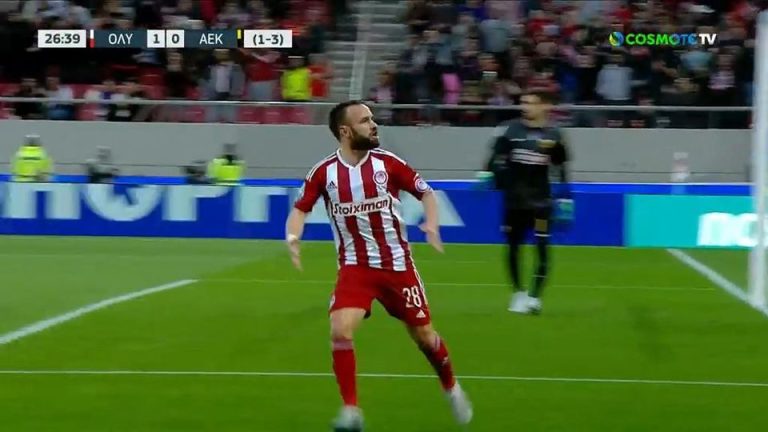 Video | Ολυμπιακός – ΑΕΚ 1-0: Άψογη σέντρα Μπακαμπού, καρφωτή κεφαλιά Βαλμπουενά για το 1-0