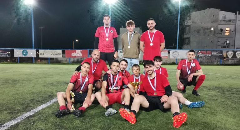 To… σήκωσε  η “Αγέλη”!