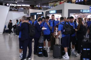 Προπονήθηκε στη Ριζούπολη και «πέταξε» για Παρίσι η Εθνική
