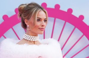 H Margot Robbie αποκαλύπτει ποιο ήταν το πρώτο πράγμα που έκανε όταν έβγαλε λεφτά