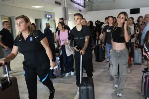 Pics | Έφτασε στο Ηράκλειο η Εθνική Γυναικών για τα παιχνίδια στο «Γεντί Κουλέ»